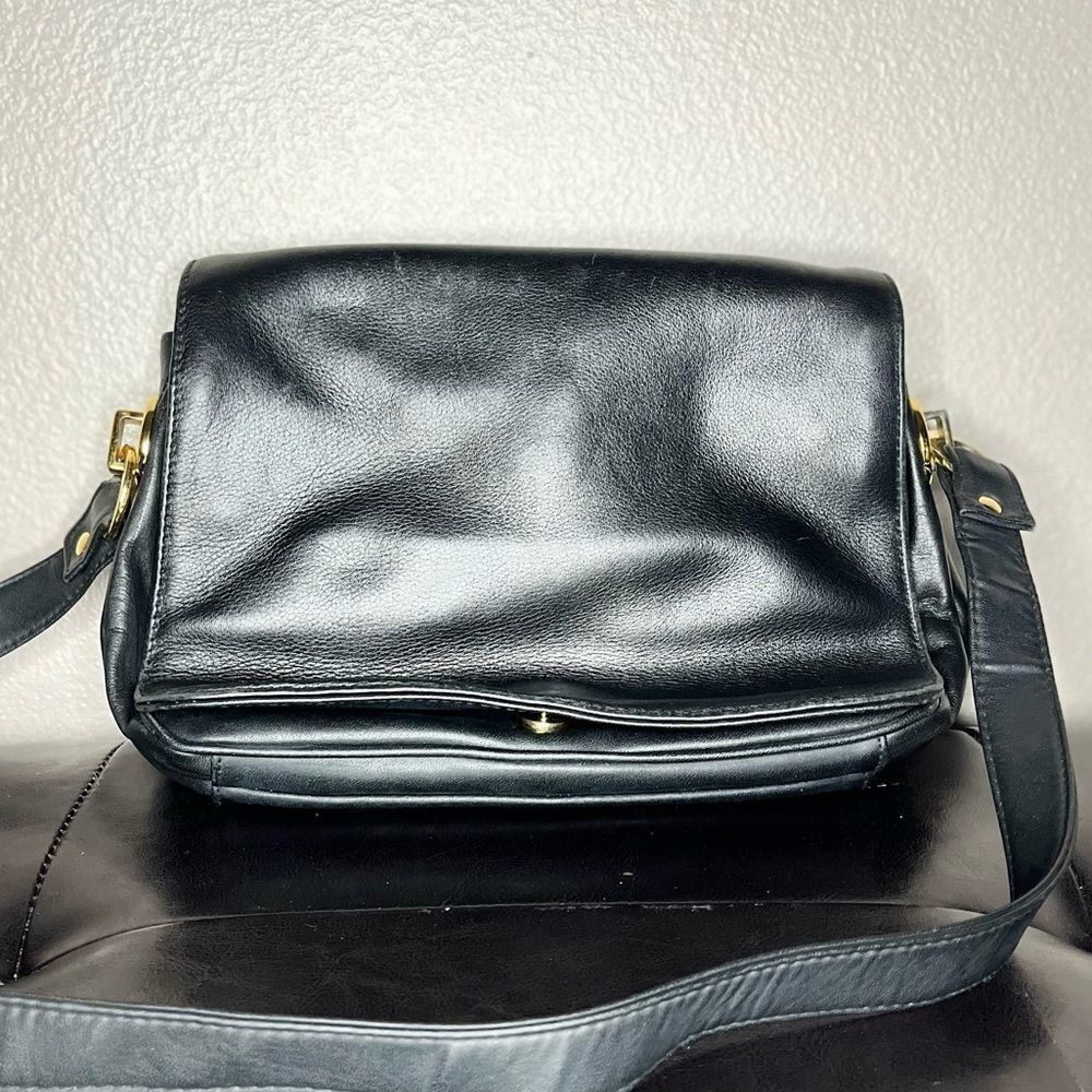 Giani Bernini Bag Leather Almost New Gold Pockets Shoulder Bag Big Purse - (EUC) - Picture 3 of 12